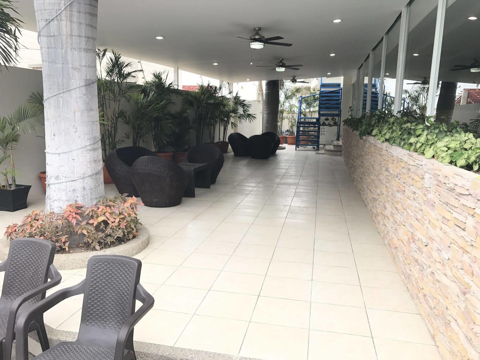 Hotel Mar Azul Manta Exteriör bild